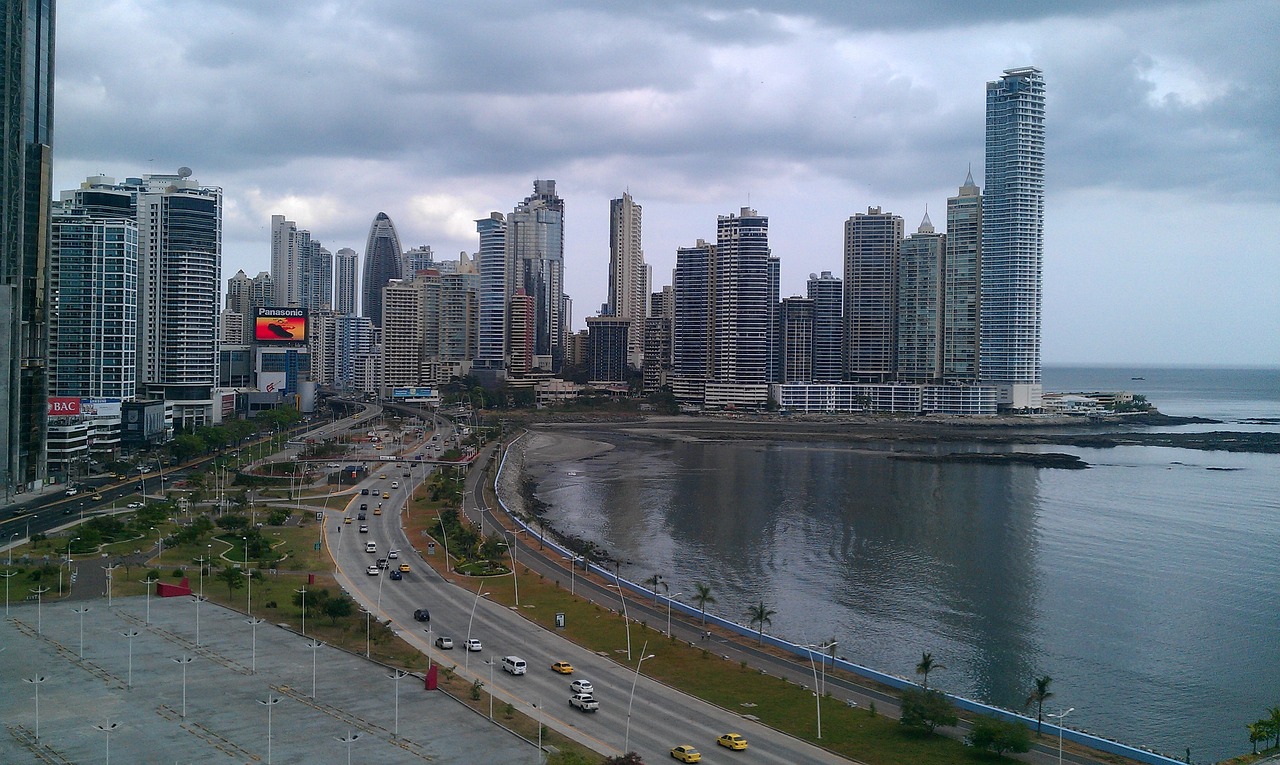 Is it easy or hard to move to Panama as a foreigner?